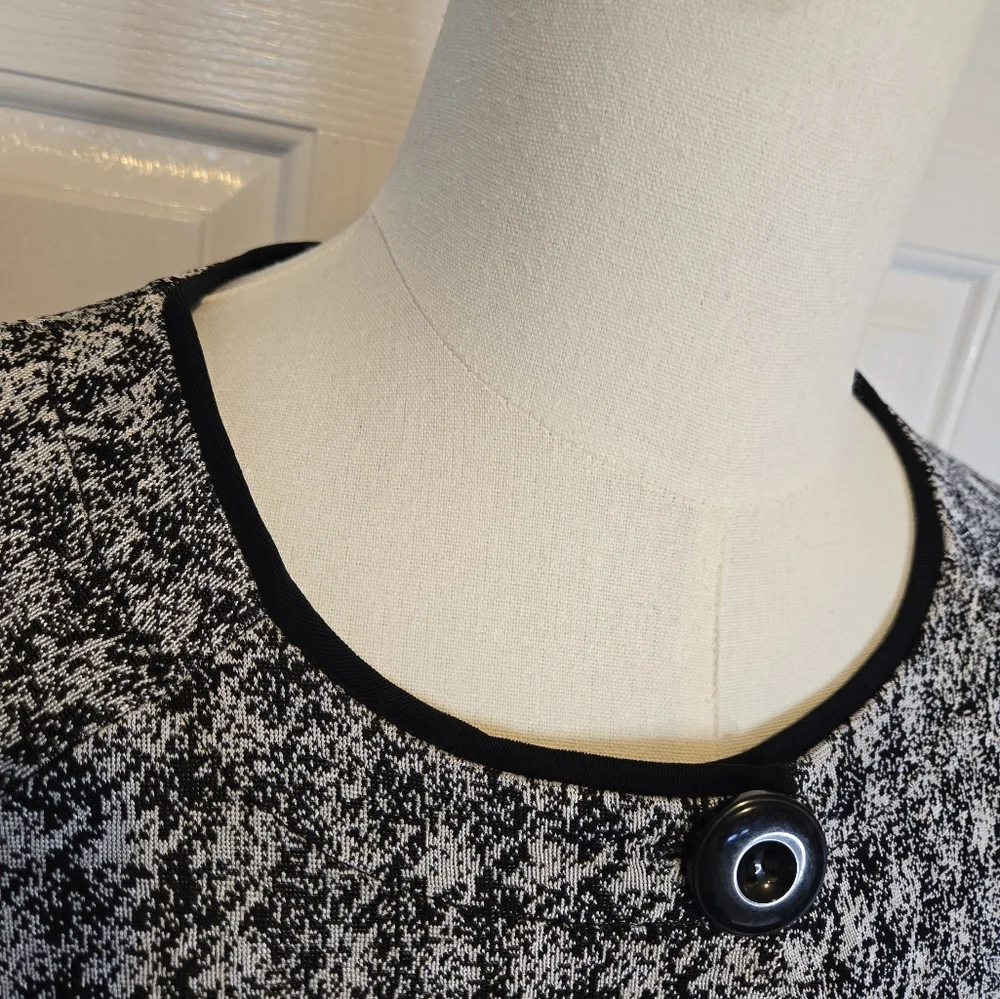Laura Ashley Houndstooth Cape Jacket Lightweight 3X Black and White